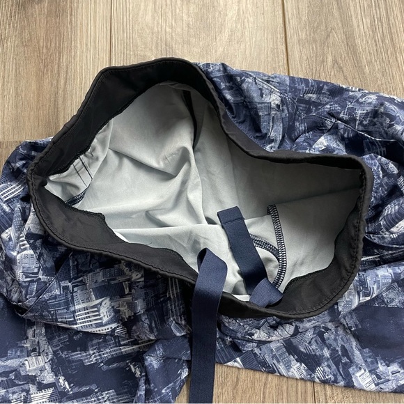 LULULEMON Core 11” City Sights shorts‎ - Picture 5 of 6